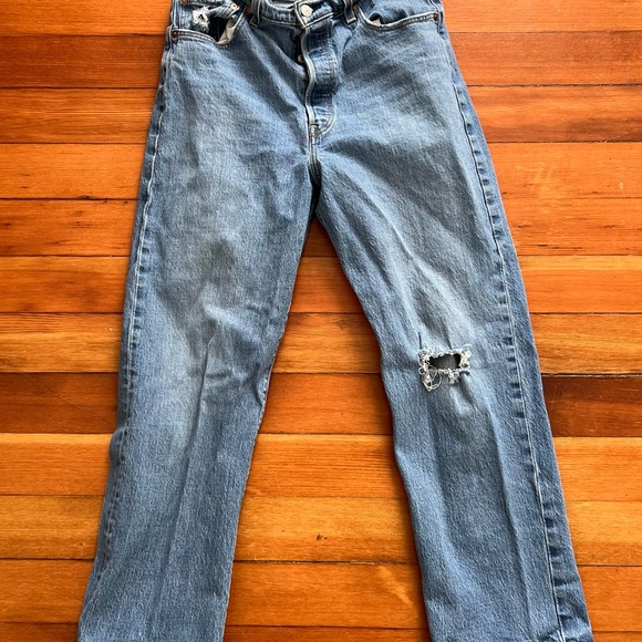 Levi’s straight leg jeans with small tear on knee. Size 32. - Picture 2 of 5
